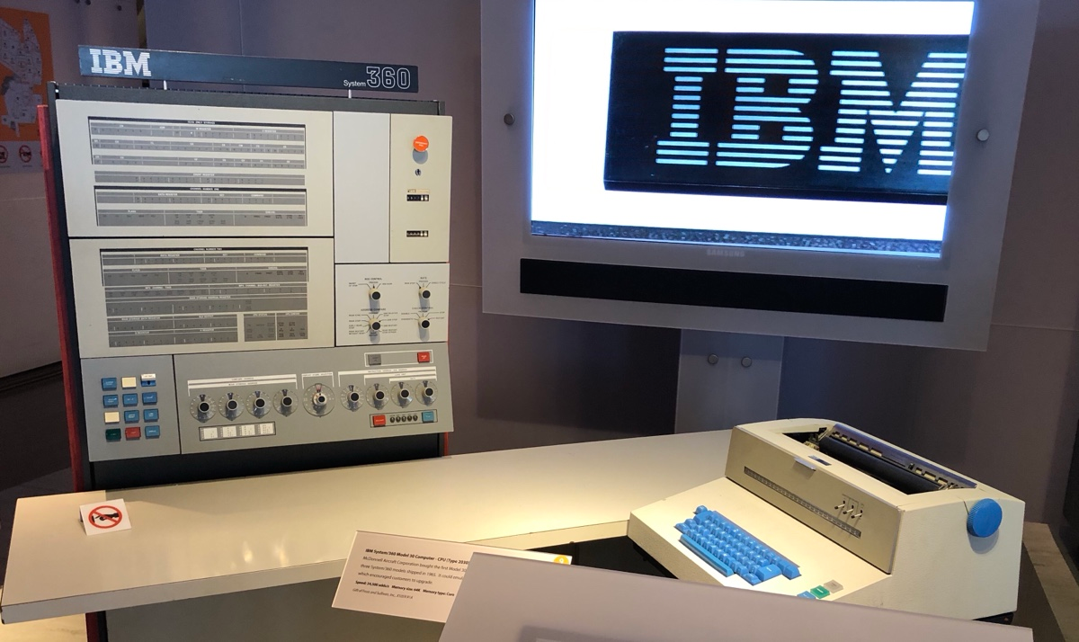 Ibm s. IBM S/360. IBM System/360. ЭВМ IBM 360. IBM 360/370.